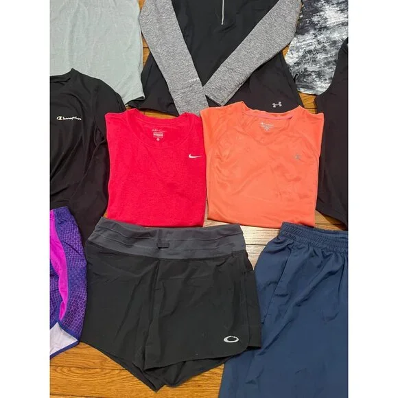 Womens Athletic Clothing Lot 17PCS Size MEDIUM Under Armour Nike Adidas & MORE - Picture 7 of 14